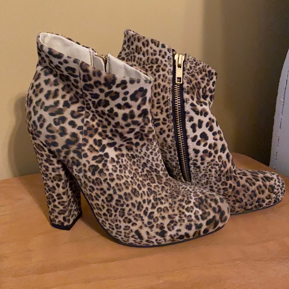 Diba Cheetah Shoes / size 6.5